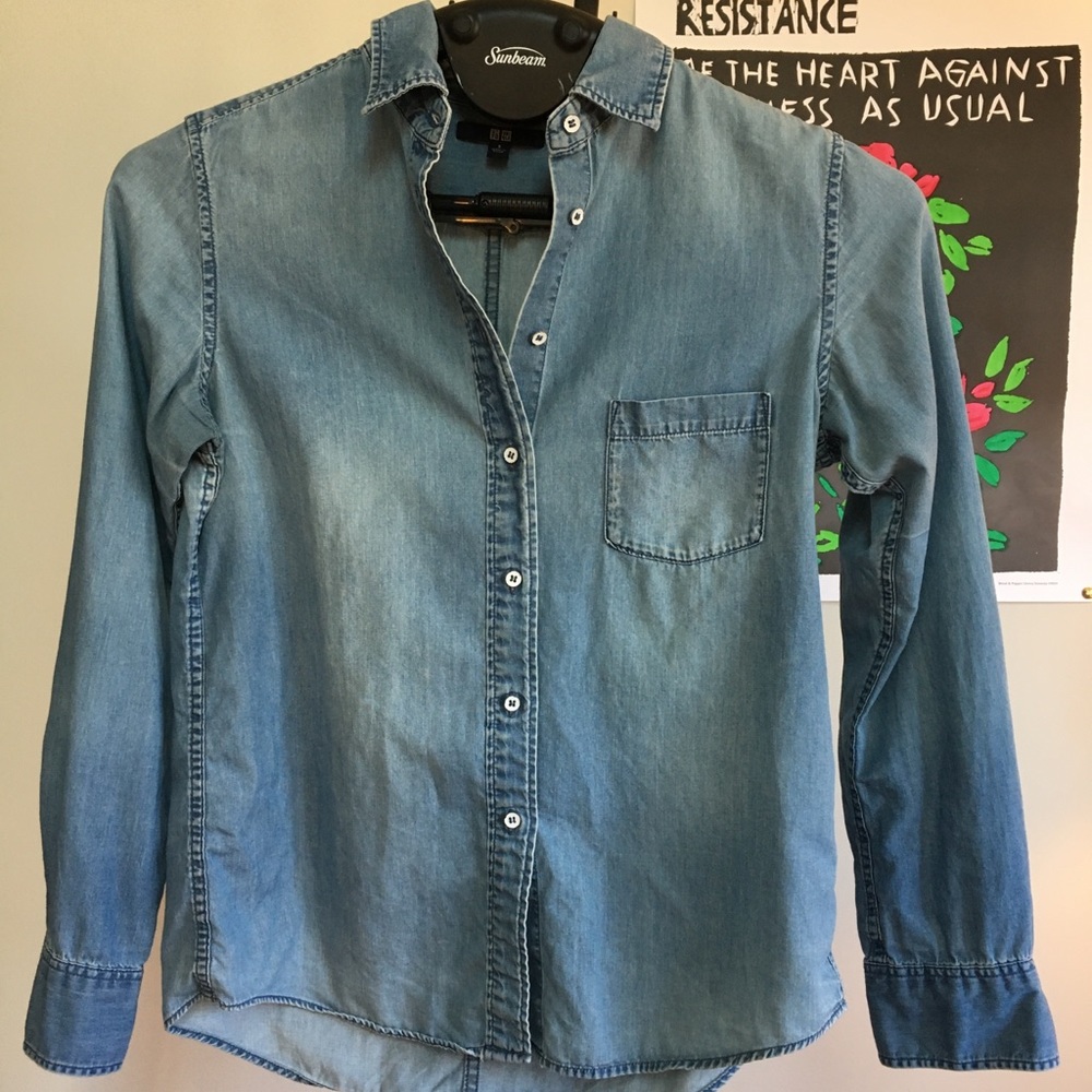 UNIQLO chambray shirt
